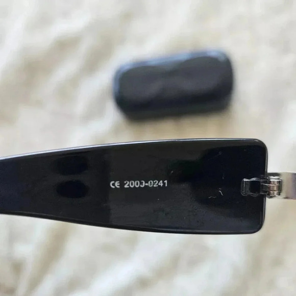 Vintage CE2003-0241 Ultraviolet Protection Style Sunglasses In Hardshell Case - Picture 5 of 7